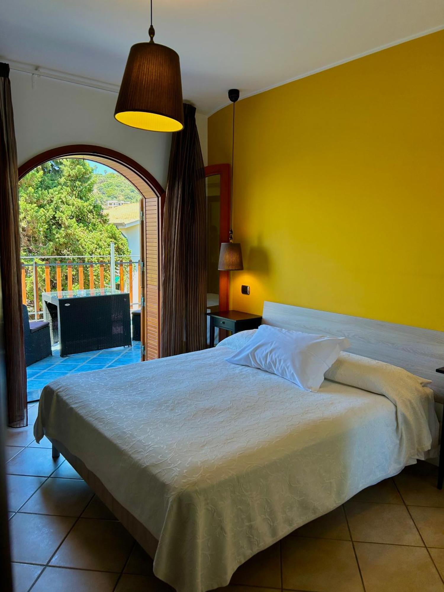 B&B Villa Rodriguez ミラッツォ エクステリア 写真